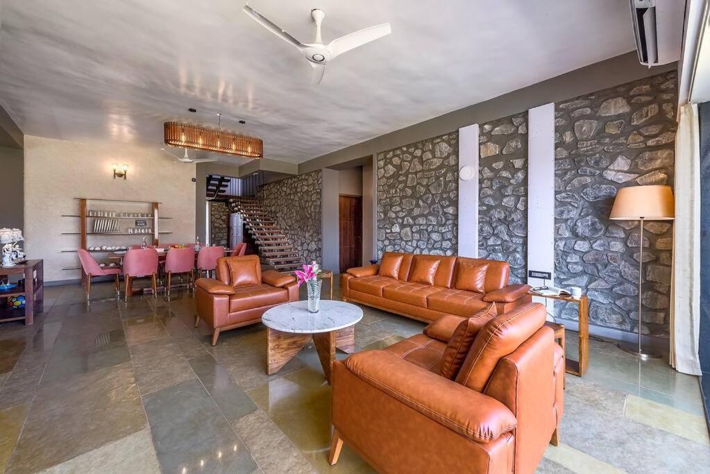 Stone Mansion By Phoenix Stays איגטפורי מראה חיצוני תמונה
