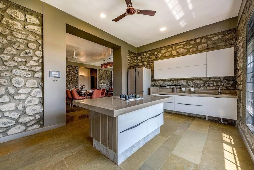 Stone Mansion By Phoenix Stays איגטפורי מראה חיצוני תמונה