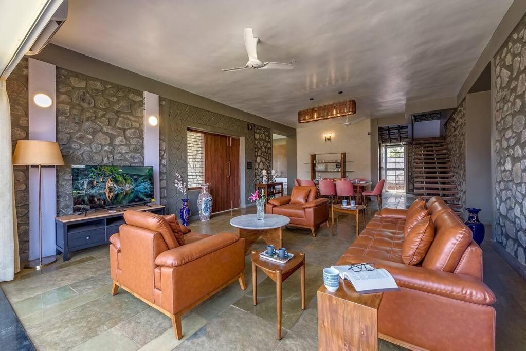 Stone Mansion By Phoenix Stays איגטפורי מראה חיצוני תמונה